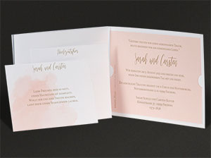 Vergrößerte Abbildung Abbildung der Hochzeitseinladung mit den beiden Zusatzkärtchen