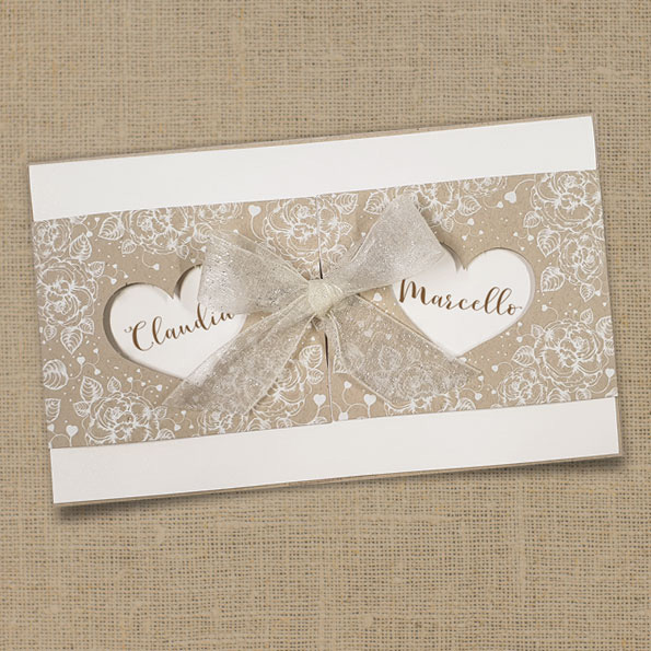 Vergrößerte Abbildung Abbildung der romantische Hochzeitseinladungen mit zwei Herzen im geschlossenen Zustand.