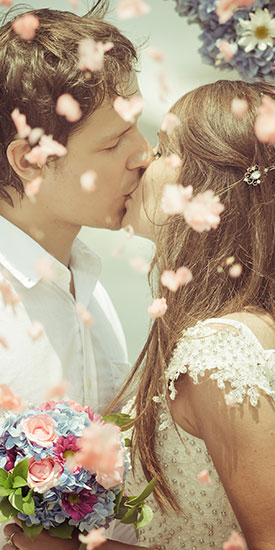 Küssendes Brautpaar