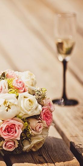 Brautstrauß mit Sektglas